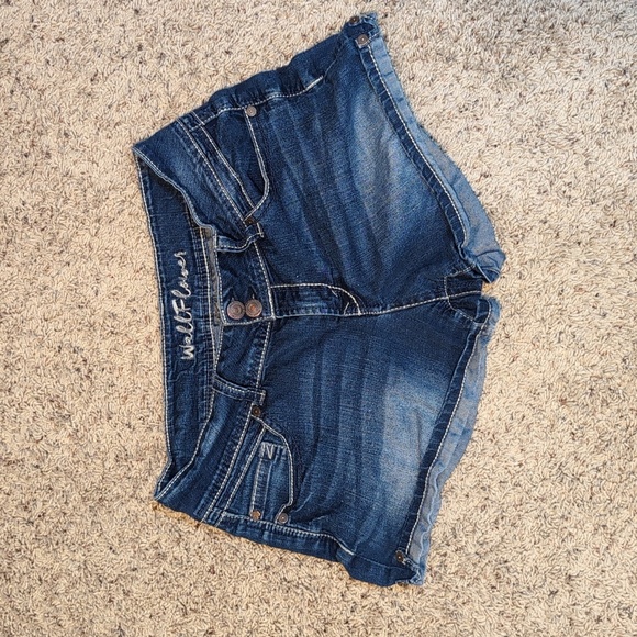 Wallflower Stretch Wide Waist Double Button Jean Shorts Juniors Size 9 - Picture 2 of 11